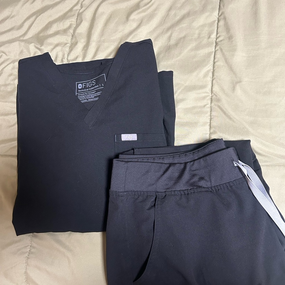 FIGS Technical Collection Black Top